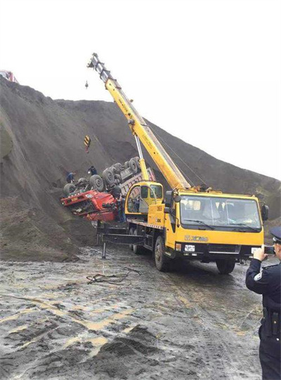 乌什上犹道路救援